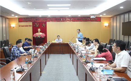 Thứ trưởng, Phó Chủ nhiệm Y Vinh Tơr chủ trì họp Tổ Soạn thảo xây dựng Quyết định của Thủ tướng Chính phủ về Người có uy tín