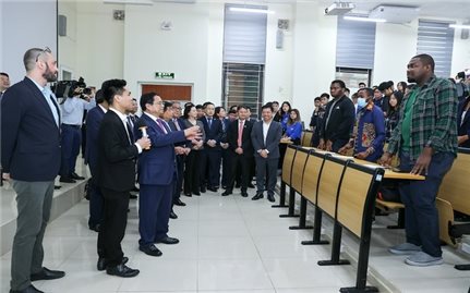 Thủ tướng gửi thông điệp quan trọng về đào tạo nhân lực khi tới thăm trụ sở mới của ĐHQG Hà Nội