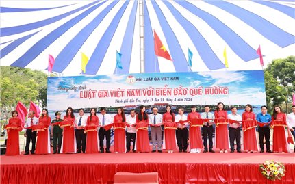 Cần Thơ: Gần 300 hình ảnh được trưng bày trong tuần lễ “Luật gia Việt Nam với biển đảo quê hương”
