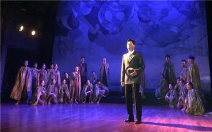 Nhà hát Kịch Việt Nam công diễn vở “Người đi dép cao su”