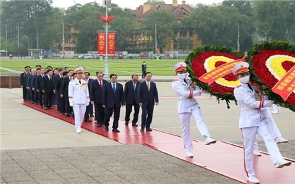 Lãnh đạo Đảng, Nhà nước vào Lăng viếng Chủ tịch Hồ Chí Minh, dâng hương tưởng niệm các Anh hùng liệt sĩ