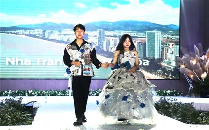 Khánh Hòa: Thi trình diễn thời trang tái chế từ chất thải rắn trong sinh hoạt