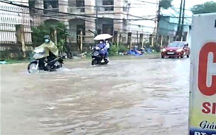 Thái Nguyên: Mưa không lớn nhưng nhiều nơi vẫn ngập úng