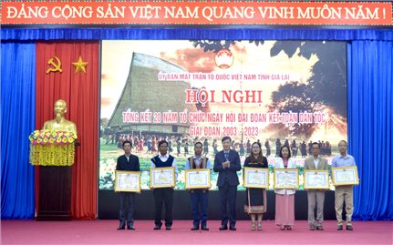 Gia Lai: Trao Bằng khen cho 35 tập thể, cá nhân có thành tích xuất sắc trong thực hiện Ngày hội Đại đoàn kết toàn dân tộc