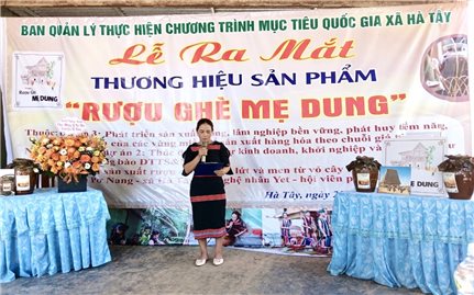 Gia Lai: Ra mắt sản phẩm “Rượu ghè mẹ Dung” của đồng bào Ba Na làng Kon Pơ Nang