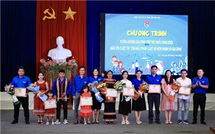 Kon Tum: Tuyên dương gia đình trẻ tiêu biểu năm 2023