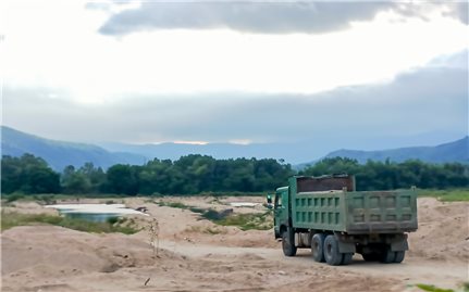 Tây Sơn (Bình Định): Doanh nghiệp khai thác cát phớt lờ chỉ đạo của UBND tỉnh, chặn đường cản trở phóng viên tác nghiệp
