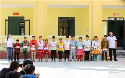 Hơn 1 tỷ đồng hỗ trợ học sinh vùng cao huyện Mèo Vạc