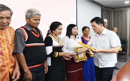 Thứ trưởng, Phó Chủ nhiệm Nông Quốc Tuấn tiếp Đoàn Người có uy tín tỉnh Ninh Thuận