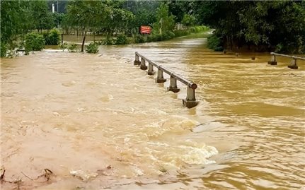 Mưa lũ gây ngập nặng ở các huyện miền núi Hà Tĩnh