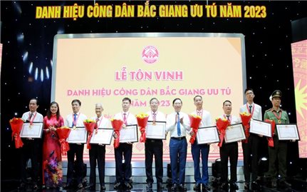 Bắc Giang tôn vinh 10 công dân ưu tú năm 2023