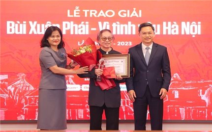 Đạo diễn Đặng Nhật Minh đoạt giải Bùi Xuân Phái