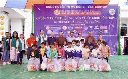 Kon Tum: Tặng 1.200 suất quà cho đồng bào DTTS huyện Tu Mơ Rông