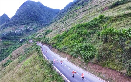 3.475 vận động viên tham gia Giải Marathon quốc tế “Chạy trên cung đường Hạnh phúc” tỉnh Hà Giang lần thứ V năm 2023