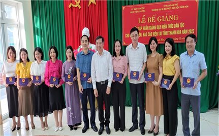 Bế giảng lớp tập huấn, giảng dạy kiến thức dân tộc cho giảng viên, báo cáo viên tại tỉnh Thanh Hóa năm 2023