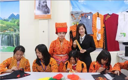 Sáng kiến giữ gìn văn hóa truyền thống dân tộc Dao tại trường học