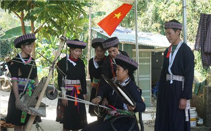 Bảo tồn, phát triển những nét đặc sắc trong văn hóa của người Mông xanh