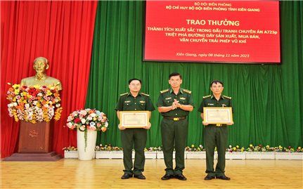 Bộ đội Biên phòng Kiên Giang: Tập thể và nhiều cá nhân được khen thưởng về thành tích triệt phá đường dây sản xuất, mua bán trái phép vũ khí