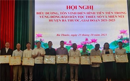Người có uy tín ở Bá Thước (Thanh Hóa): Những cánh chim đầu đàn góp sức xây dựng quê hương