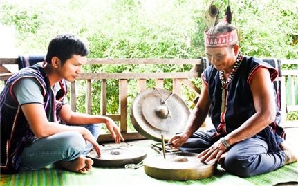 Người có uy tín ở Gia Lai với vai trò nối liền mạch nguồn văn hóa