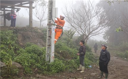 Lào Cai: Đưa điện về thắp sáng thôn Bản Giàng