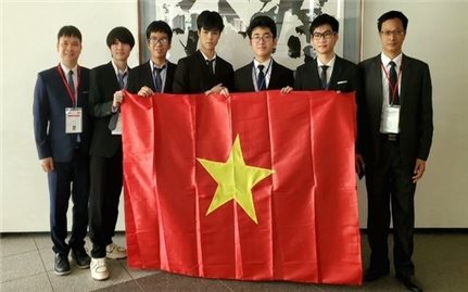Việt Nam giành 2 Huy chương Vàng Olympic Vật lý quốc tế năm 2023