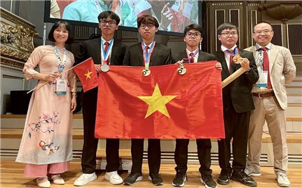 Học sinh Việt Nam đoạt 3 huy chương Vàng tại Olympic Hóa học Quốc tế năm 2023