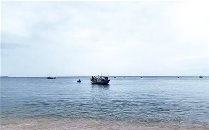 Quảng Bình: Khẩn trương tìm kiếm ngư dân mất tích trên biển