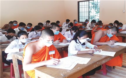 Những lớp học miễn phí cho con em đồng bào Khmer
