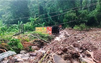 Đường từ Lào về Việt Nam qua cửa khẩu Cầu Treo sạt lở nghiêm trọng