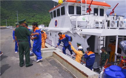 Kịp thời cứu nạn thành công 10 thuyền viên bị nạn trôi dạt trên biển Côn Đảo