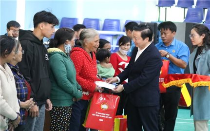 Phó Thủ tướng Chính phủ Trần Hồng Hà chúc Tết, tặng quà cho Nhân dân và đoàn viên, công nhân lao động tỉnh Kon Tum