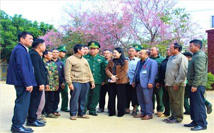 Thứ trưởng, Phó Chủ nhiệm UBDT Nông Thị Hà thăm và tặng quà Tết đồng bào DTTS tỉnh Sơn La