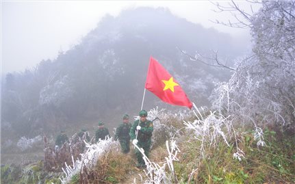 Bộ đội Biên phòng Hà Giang tuần tra trong băng tuyết