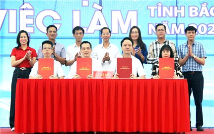 Sôi động Ngày hội việc làm năm 2024 tỉnh Bắc Giang