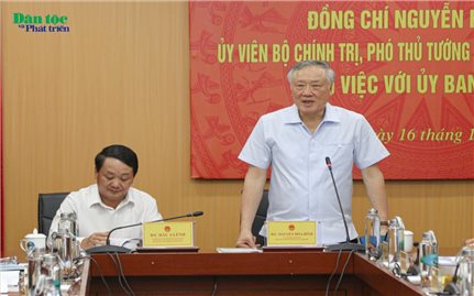 Phó Thủ tướng Thường trực Chính phủ Nguyễn Hòa Bình làm việc với Ủy ban Dân tộc