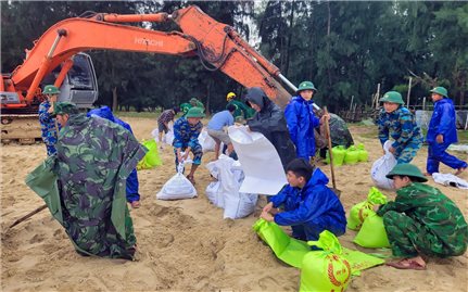 Thừa Thiên Huế: Khẩn trương khắc phục sạt lở bờ biển và ứng phó bão số 6