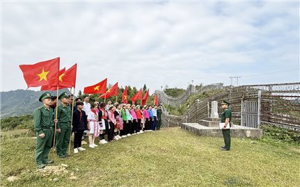 “Tiết học Biên cương” khơi dậy tình yêu quê hương, đất nước nơi biên giới Mèo Vạc