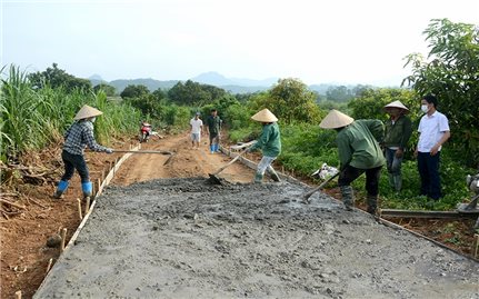 Tương Dương (Nghệ An): 86% thôn, bản có đường ô tô được cứng hóa về tới trung tâm