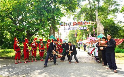 “Xuân về trên bản làng” tại Làng Văn hóa - Du lịch các dân tộc Việt Nam