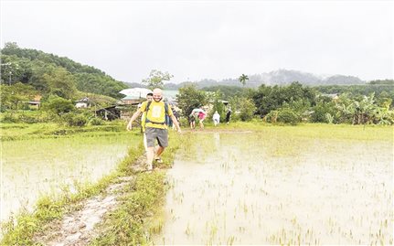 Một thoáng A Roàng