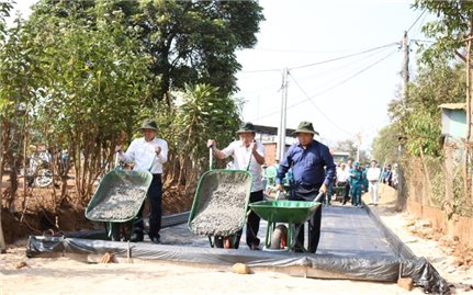 Kon Tum: Ra quân xây dựng nông thôn mới, đô thị văn minh đầu năm 2024