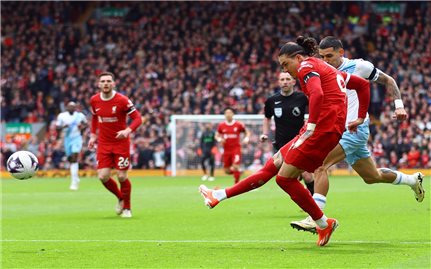 Ngoại hạng Anh: Liverpool hụt hơi trong cuộc đua vô địch sau trận thua Crystal Palace