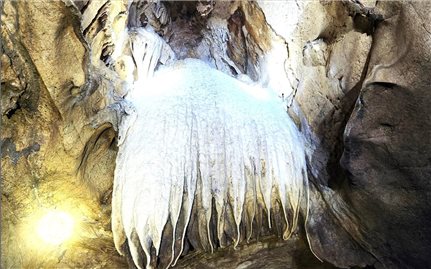 Phát hiện hang động đẹp lung linh ở Thanh Hóa