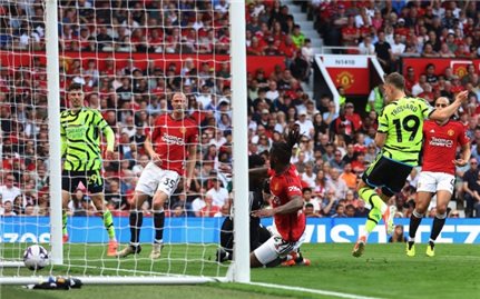 Ngoại hạng Anh: Arsenal đòi lại ngôi đầu sau chiến thắng trước Man United