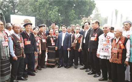 Những Người có uy tín làm giàu không chỉ cho mình