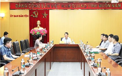 Bộ trưởng, Chủ nhiệm Hầu A Lềnh chủ trì họp giao ban lãnh đạo Ủy ban Dân tộc