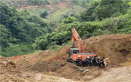 Vụ sạt lở vùi lấp xe khách ở Hà Giang: Thêm nạn nhân tử vong, nguy cơ sạt lở vẫn hiện hữu