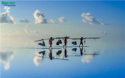 Ngắm biển Quang Lang “ảo diệu” trong ánh bình minh