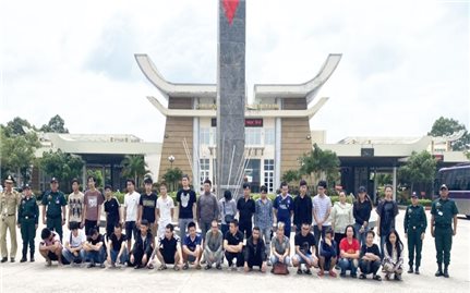 Tiếp nhận 39 công dân Việt Nam do lực lượng chức năng Campuchia bàn giao